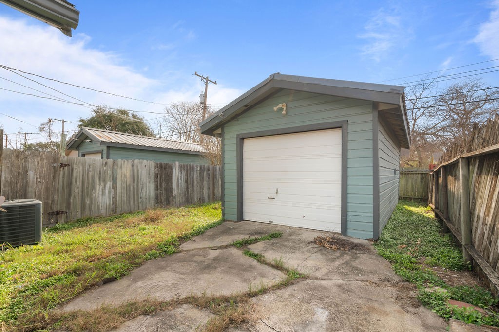 419 Clifford St Property Photo 27