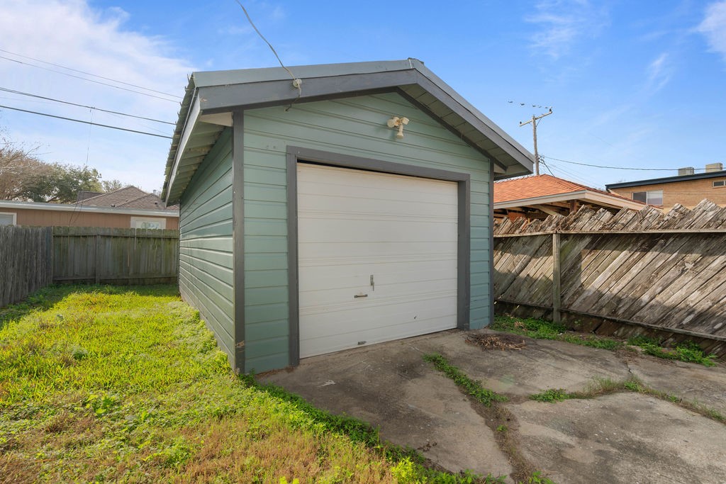 419 Clifford St Property Photo 28