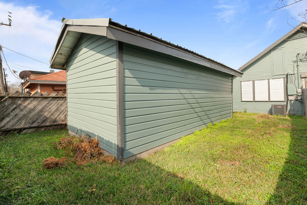 419 Clifford St Property Photo 31