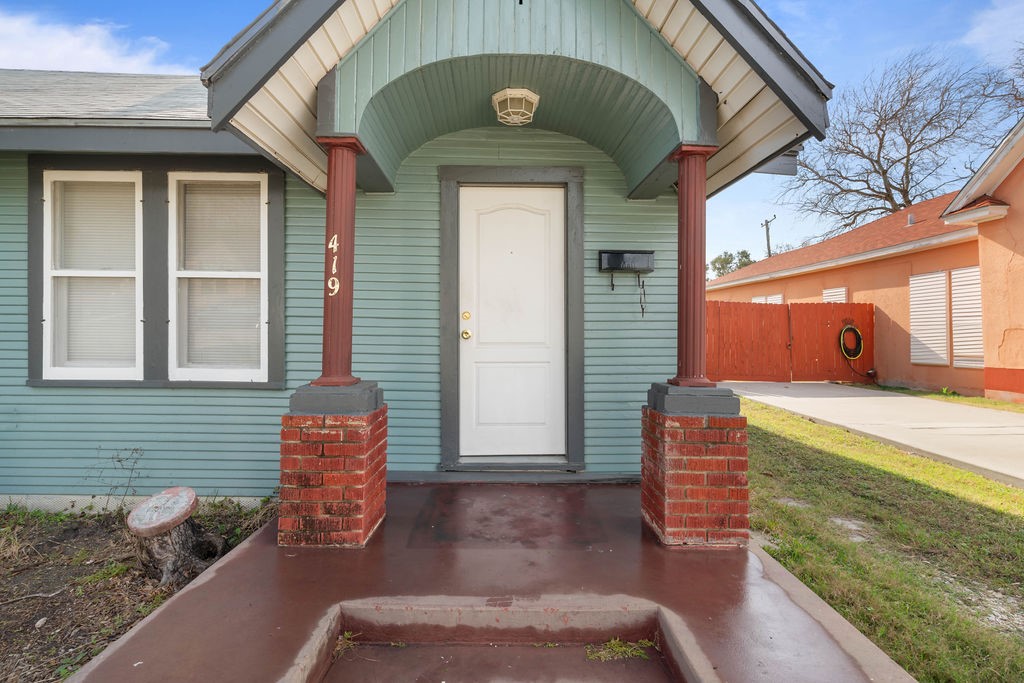 419 Clifford St Property Photo 33