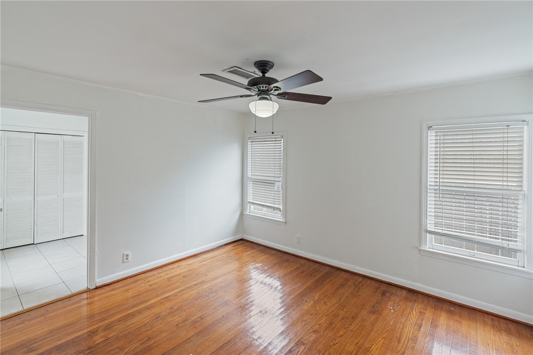 1010 Mcclendon St Property Photo 10