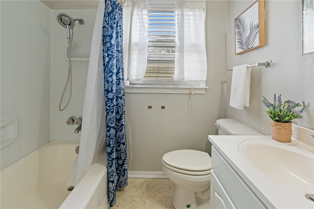 1010 Mcclendon St Property Photo 14