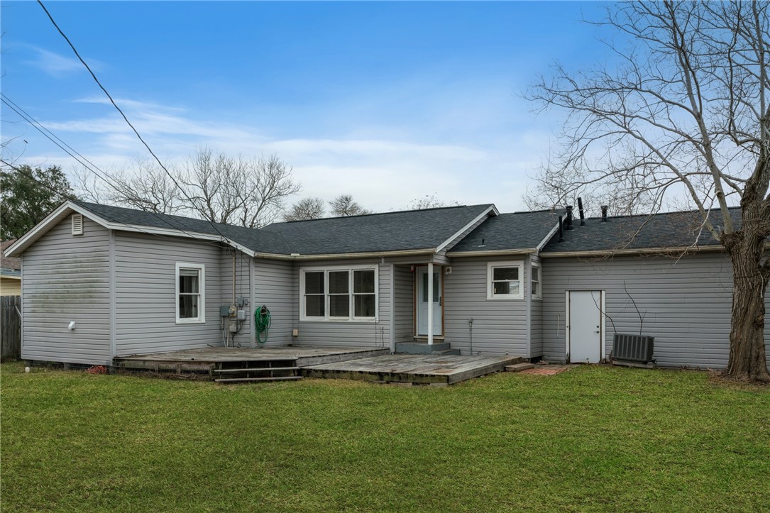 1010 Mcclendon St Property Photo 15