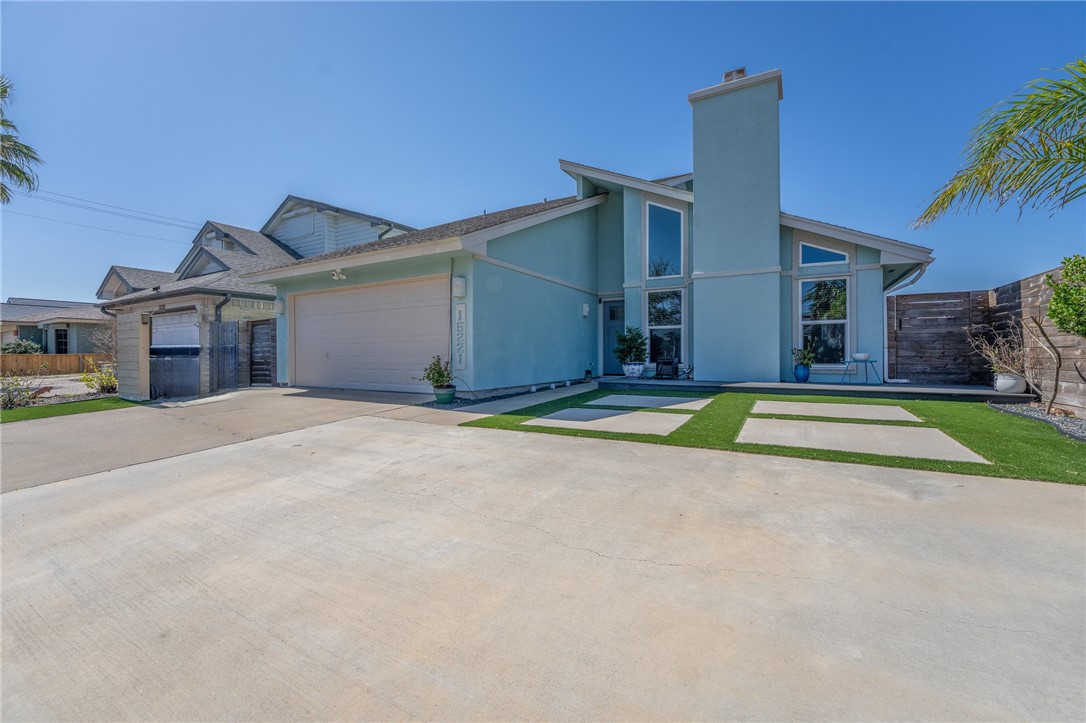15221 Reales Dr Property Photo 2
