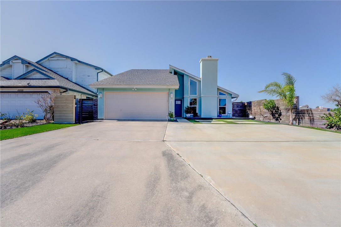 15221 Reales Dr Property Photo 3