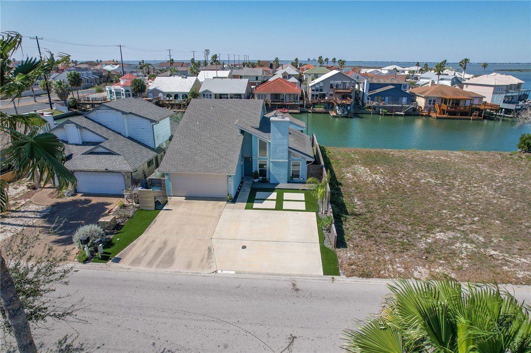 15221 Reales Dr Property Photo 4