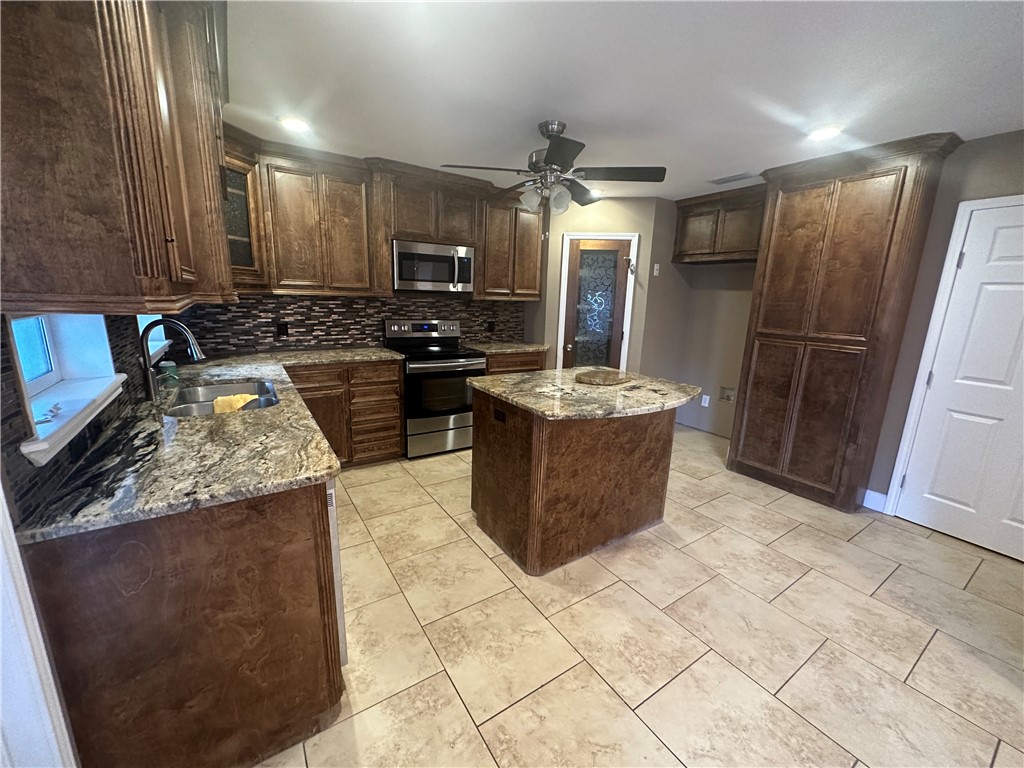 4529 Wapentate Dr Property Photo 7