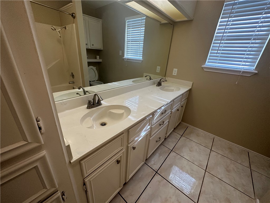 4529 Wapentate Dr Property Photo 20
