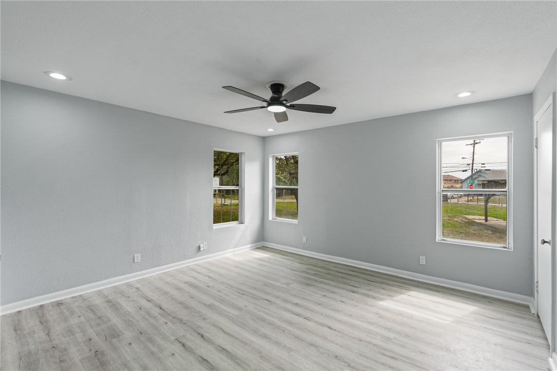 1384 Oak Park Dr Property Photo 11