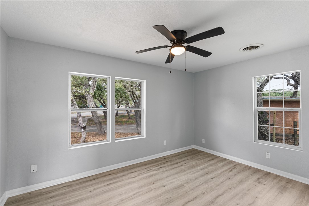 1384 Oak Park Dr Property Photo 16