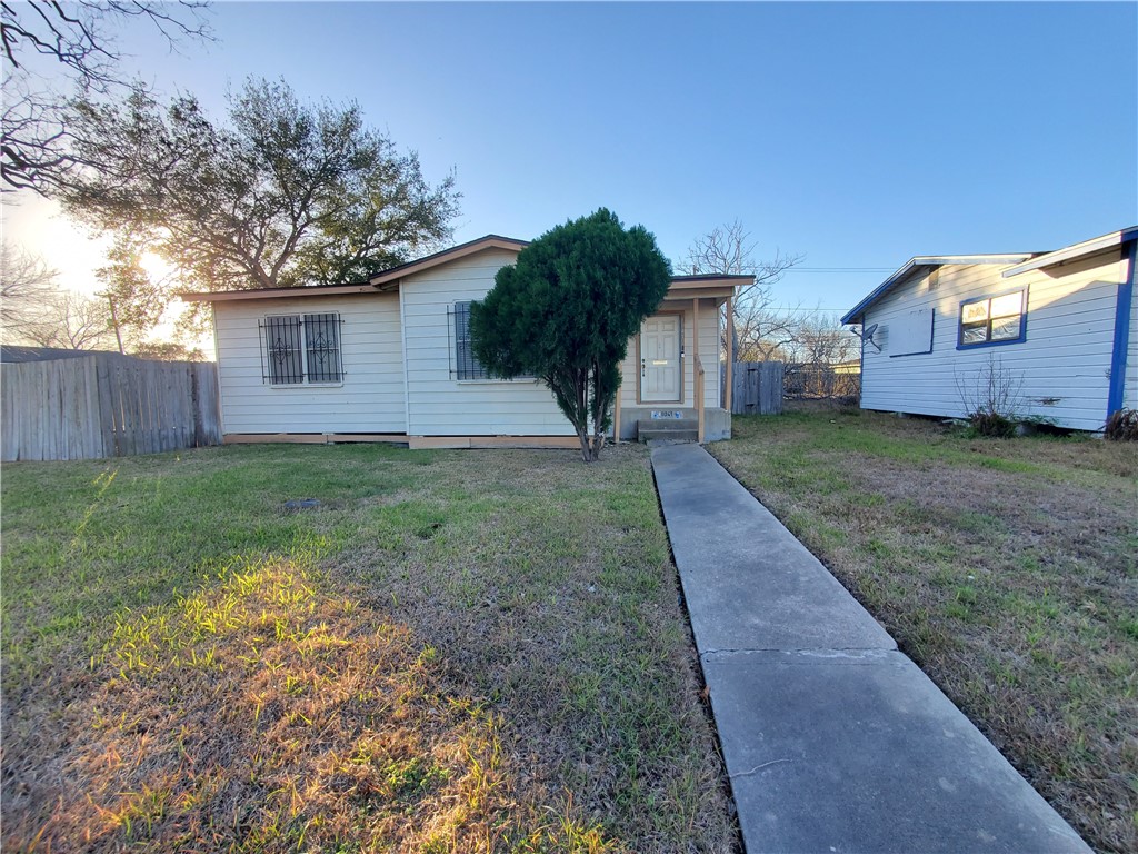 1041 Whitaker Dr Property Photo 1