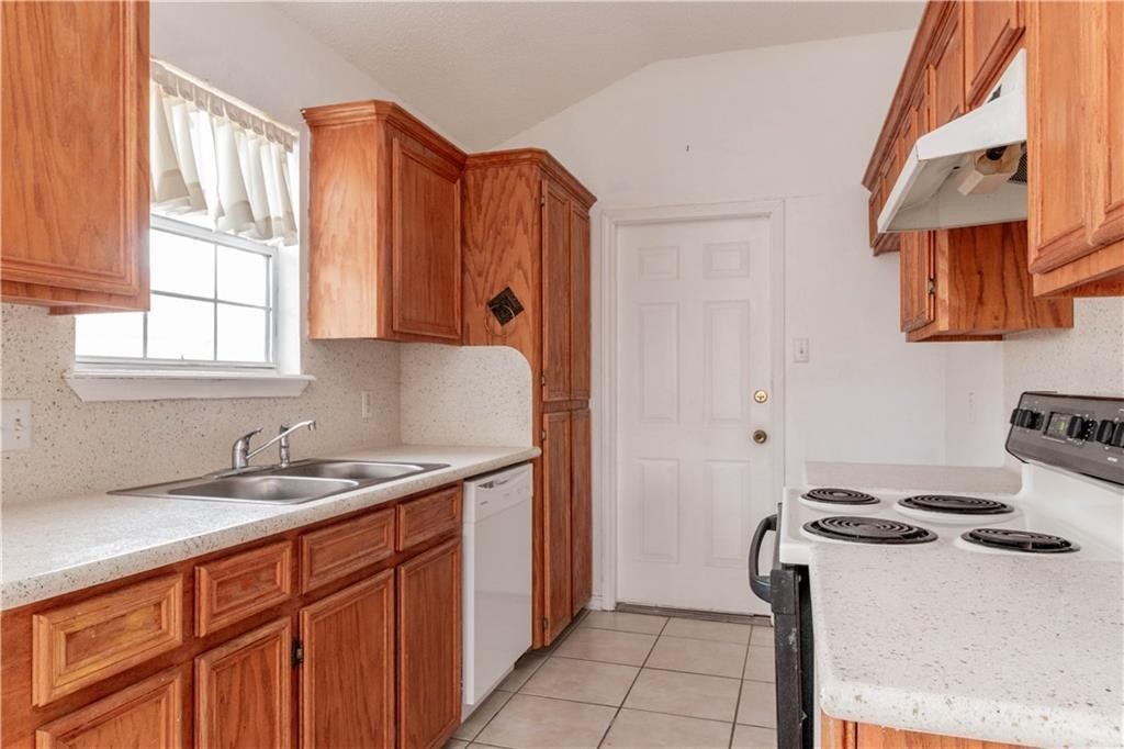 7945 Fox Dr Property Photo 4