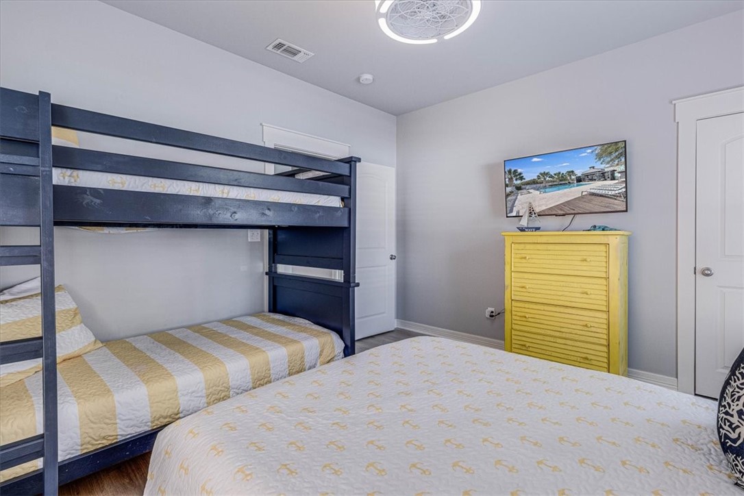 305 Sailhouse Way Property Photo 5