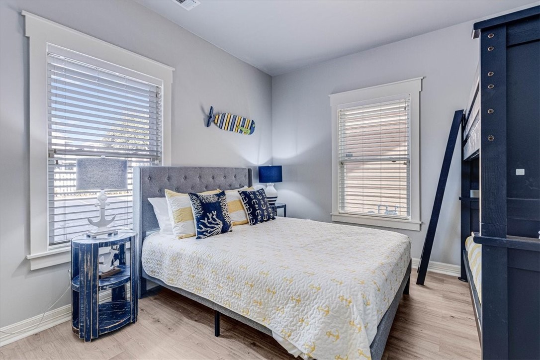 305 Sailhouse Way Property Photo 6