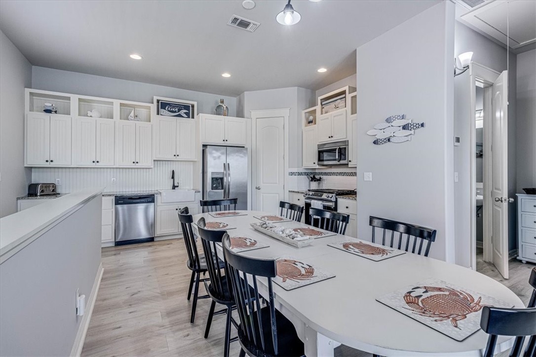 305 Sailhouse Way Property Photo 16