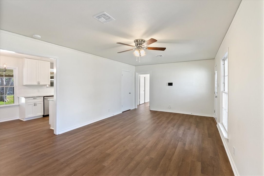 1041 Herndon Property Photo 9