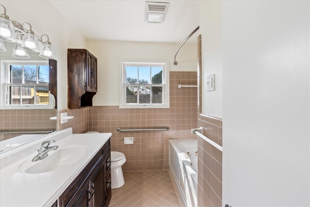 1041 Herndon Property Photo 17