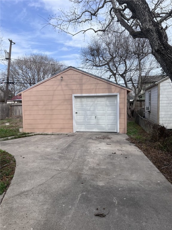 2810 S Alameda St Property Photo 26