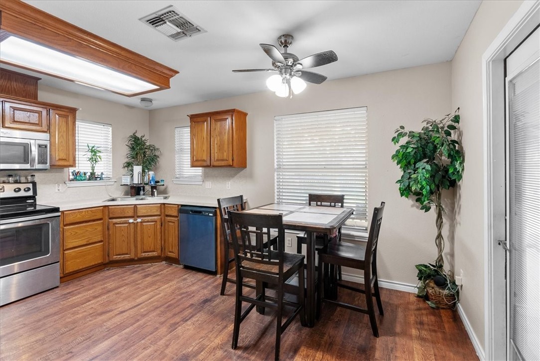 11941 Yellow Oak Ave Property Photo 3