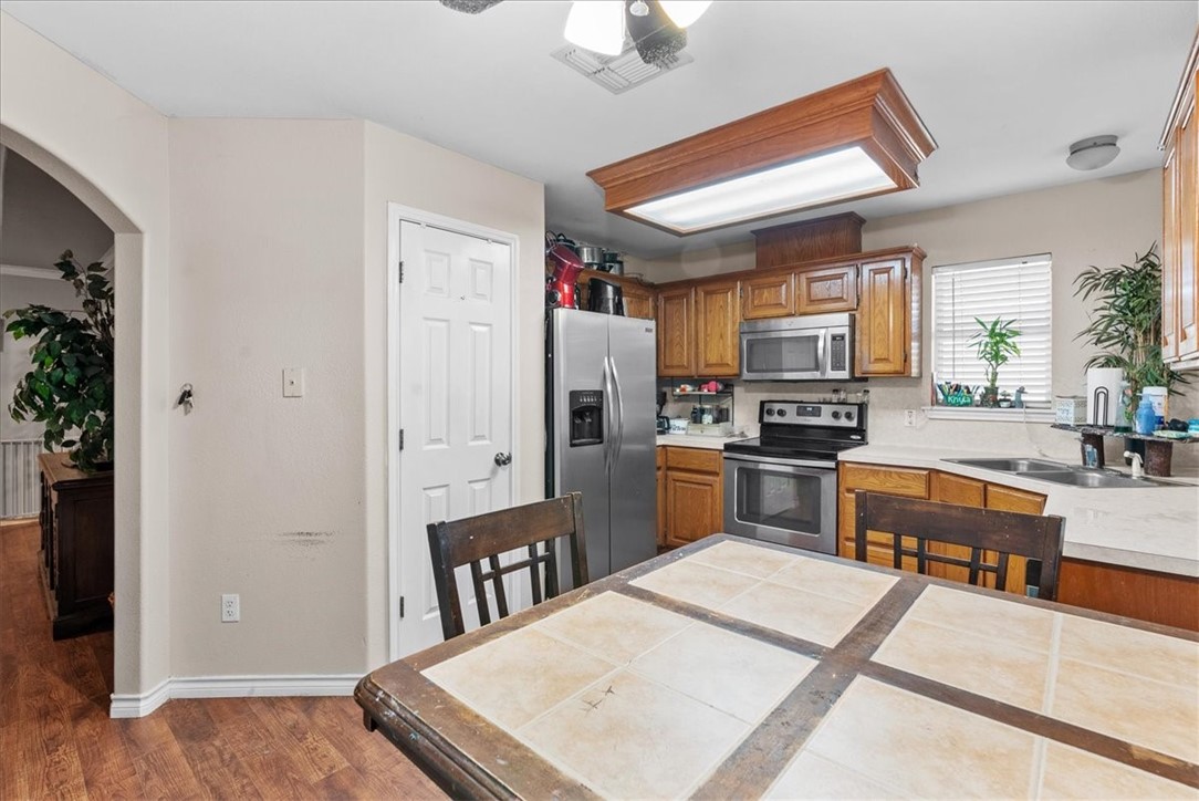 11941 Yellow Oak Ave Property Photo 4