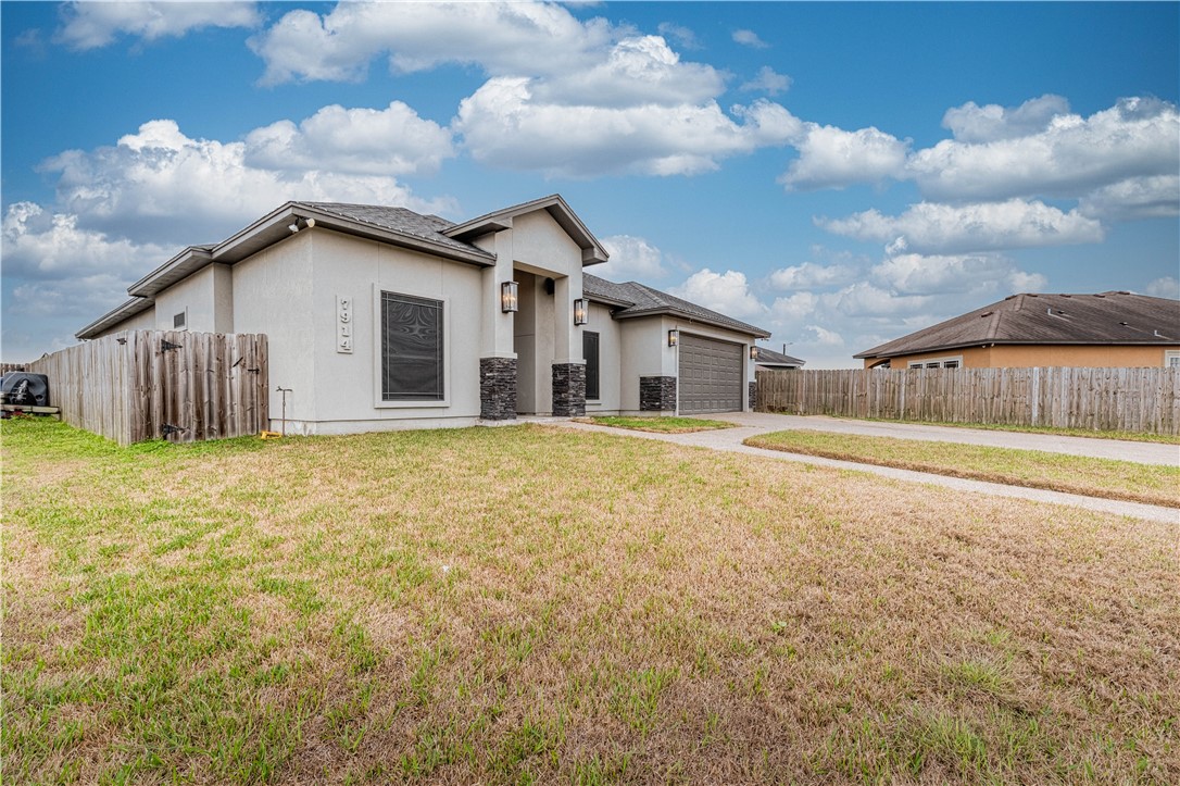 7914 Sir Greg Dr Property Photo 3