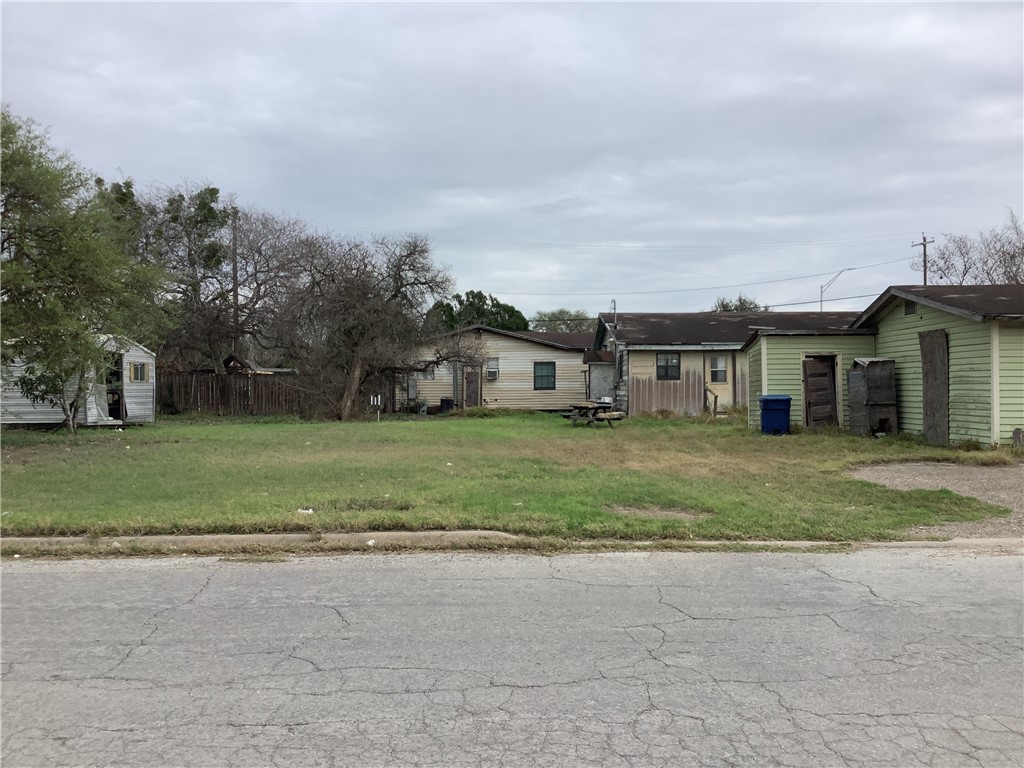 604 S State Highway 359 Property Photo 2