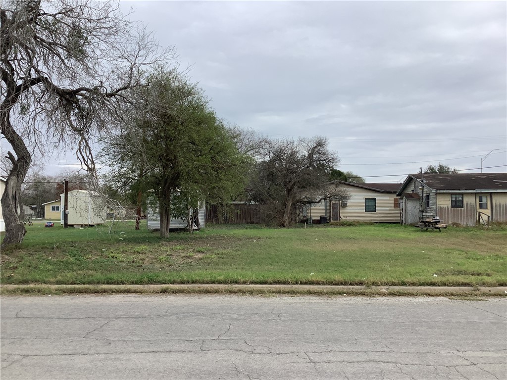 604 S State Highway 359 Property Photo 3