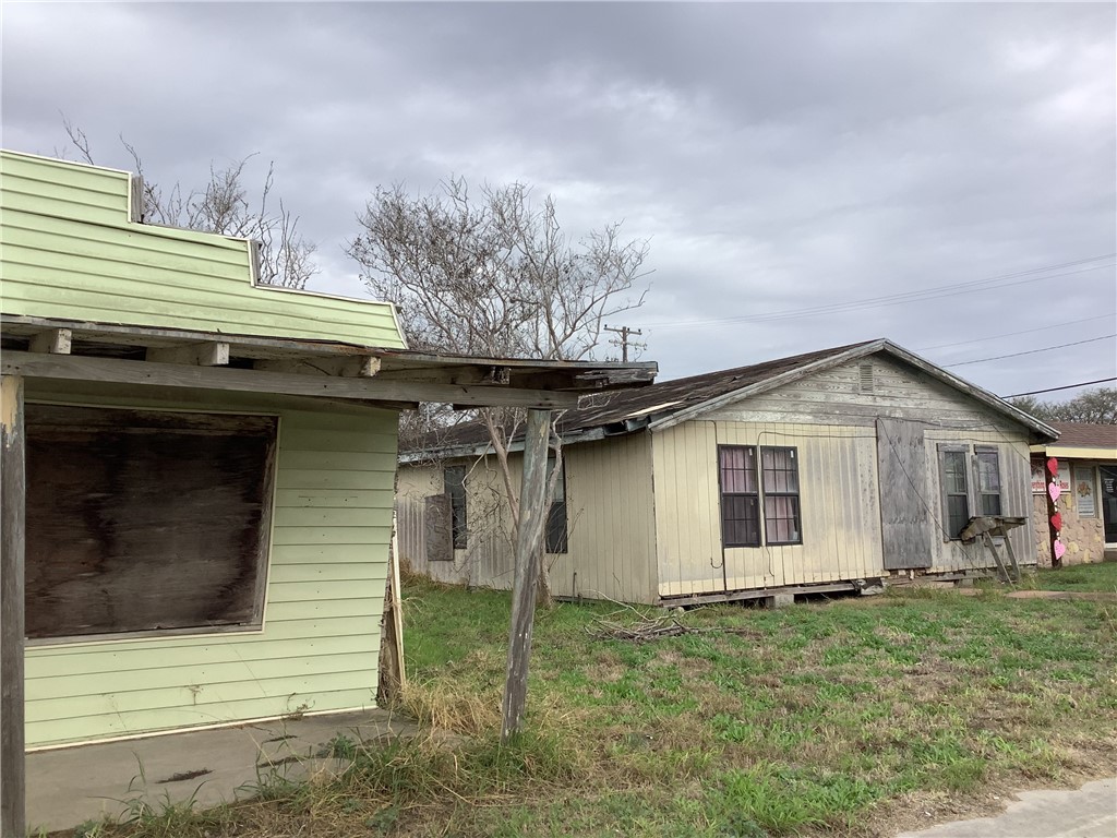 604 S State Highway 359 Property Photo 6