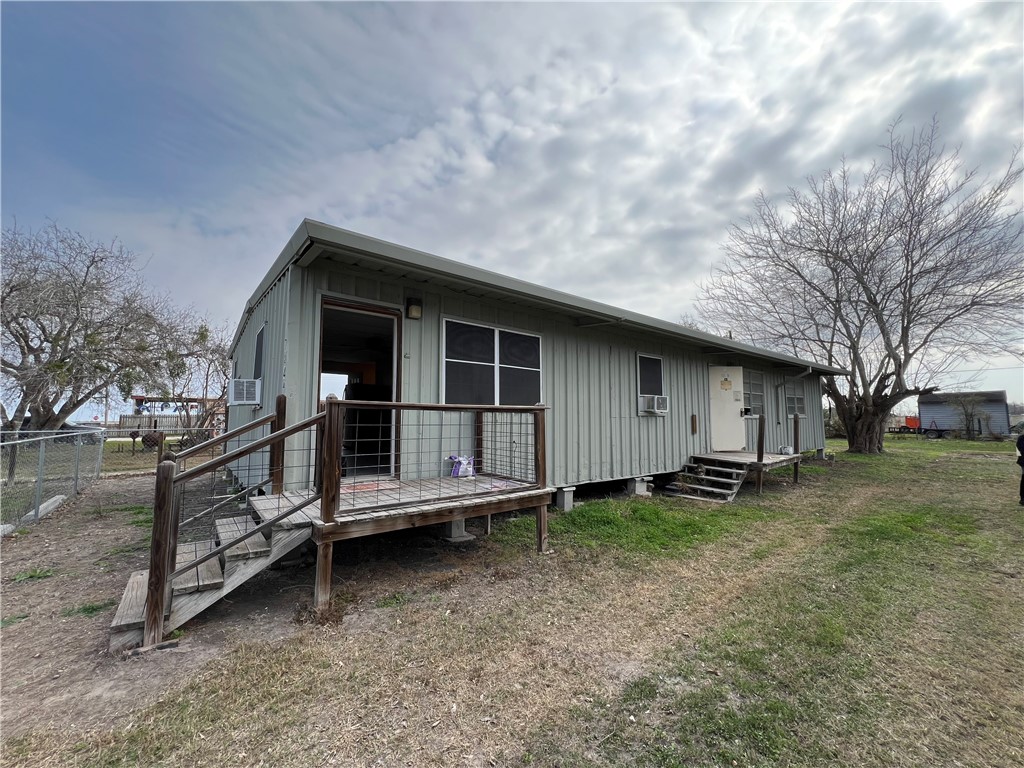 724 Moreno St Property Photo 4