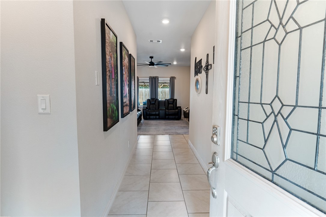 7802 Bullrider Dr Property Photo 3