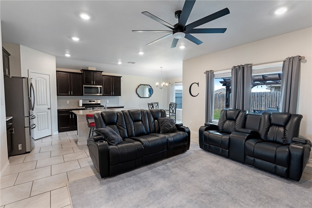 7802 Bullrider Dr Property Photo 8