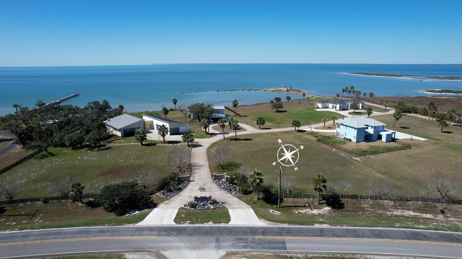 102 Redfish Point Dr Property Photo 1