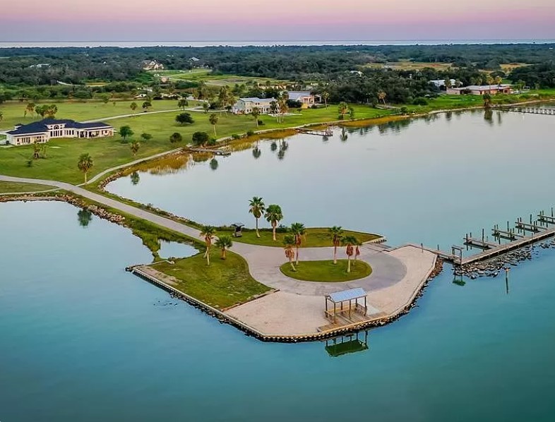 102 Redfish Point Dr Property Photo 8