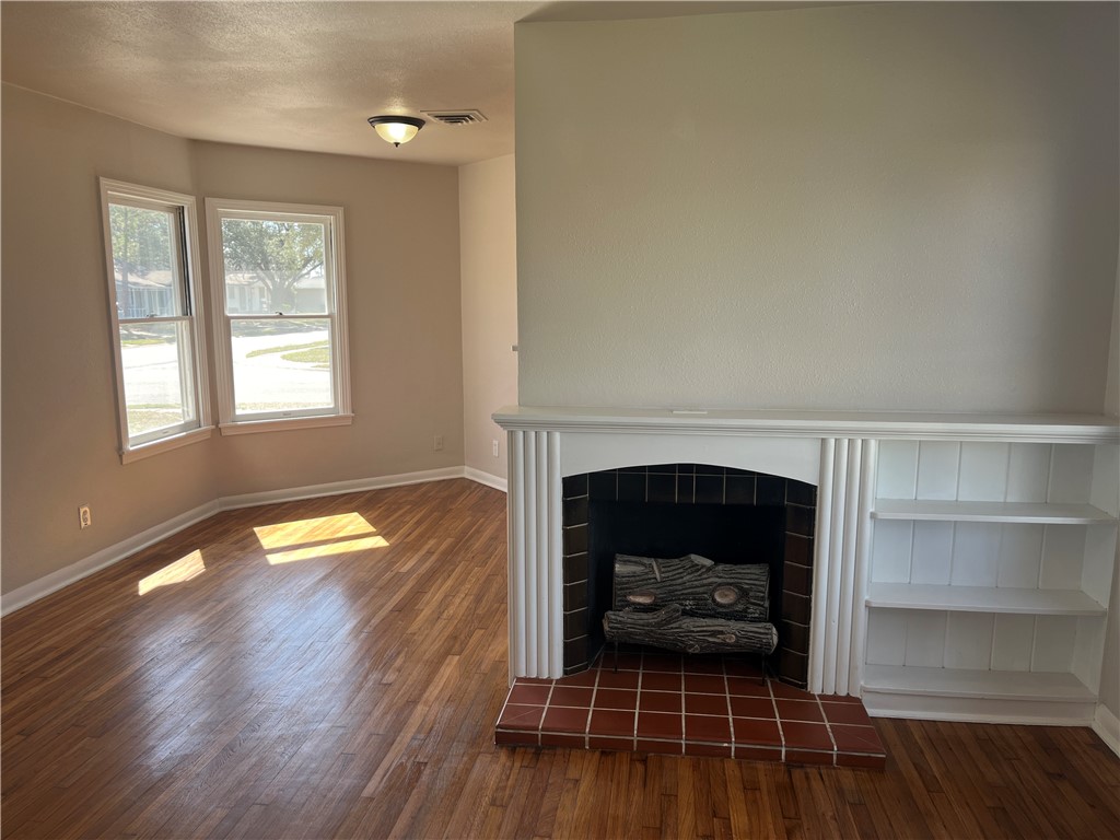 730 Anderson St Property Photo 4