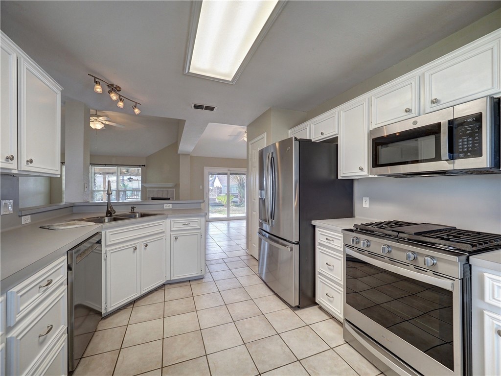 13829 Doubloon St Property Photo 10