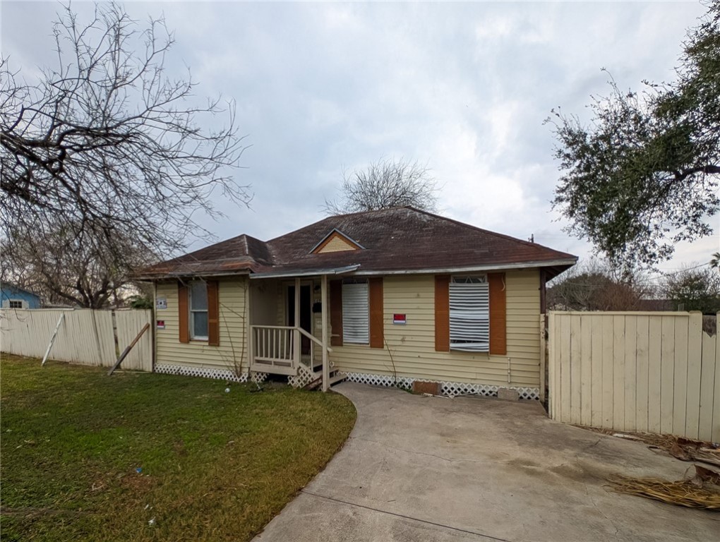1171 Logan Ave Property Photo 1