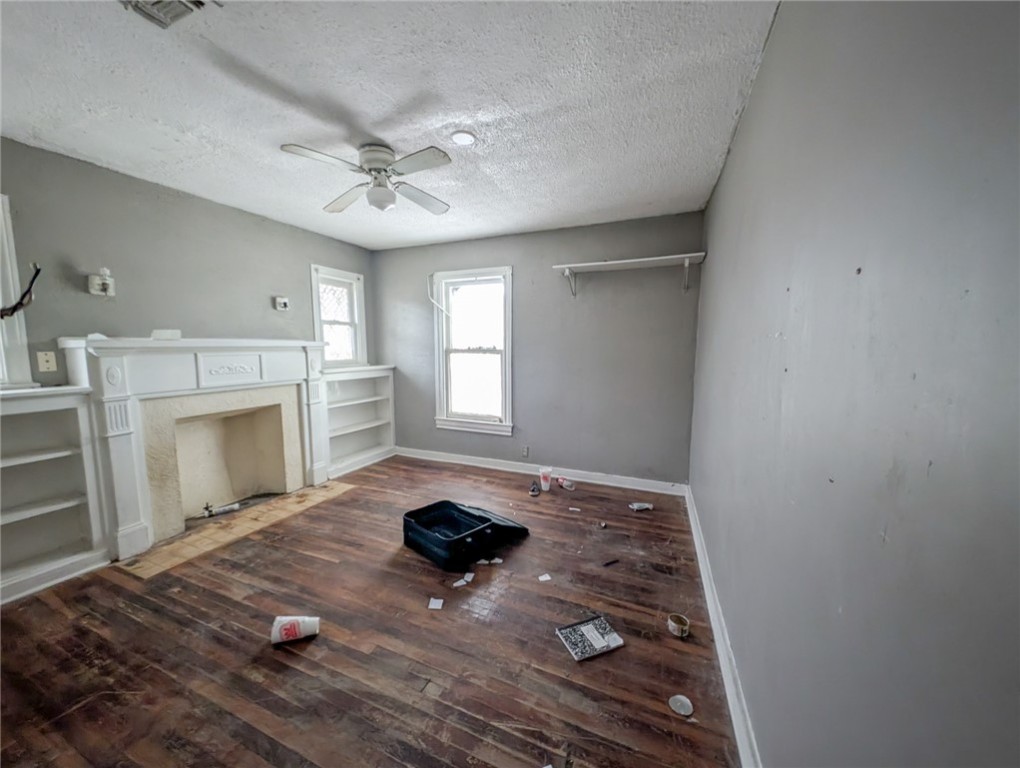 1171 Logan Ave Property Photo 2