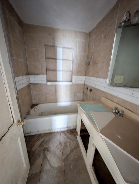 1171 Logan Ave Property Photo 7