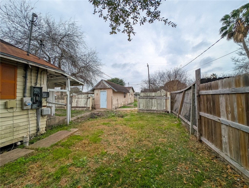 1171 Logan Ave Property Photo 10