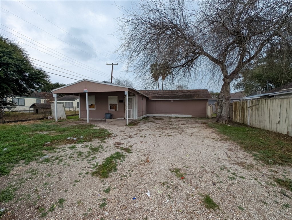 1171 Logan Ave Property Photo 11
