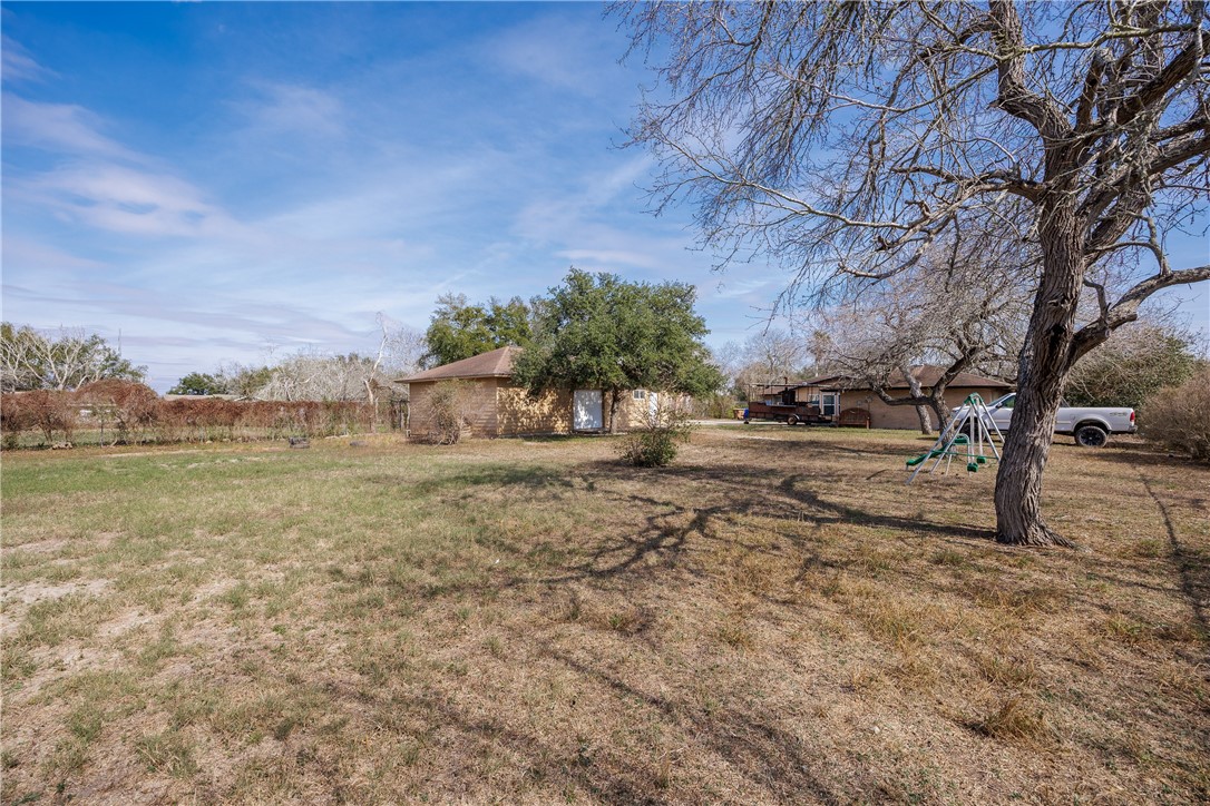 3825 Country Estates Dr Property Photo 3