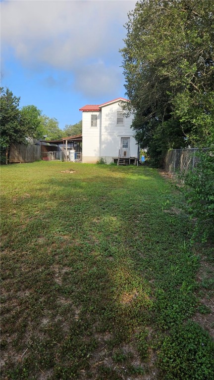 1506 N Hill St Property Photo 2