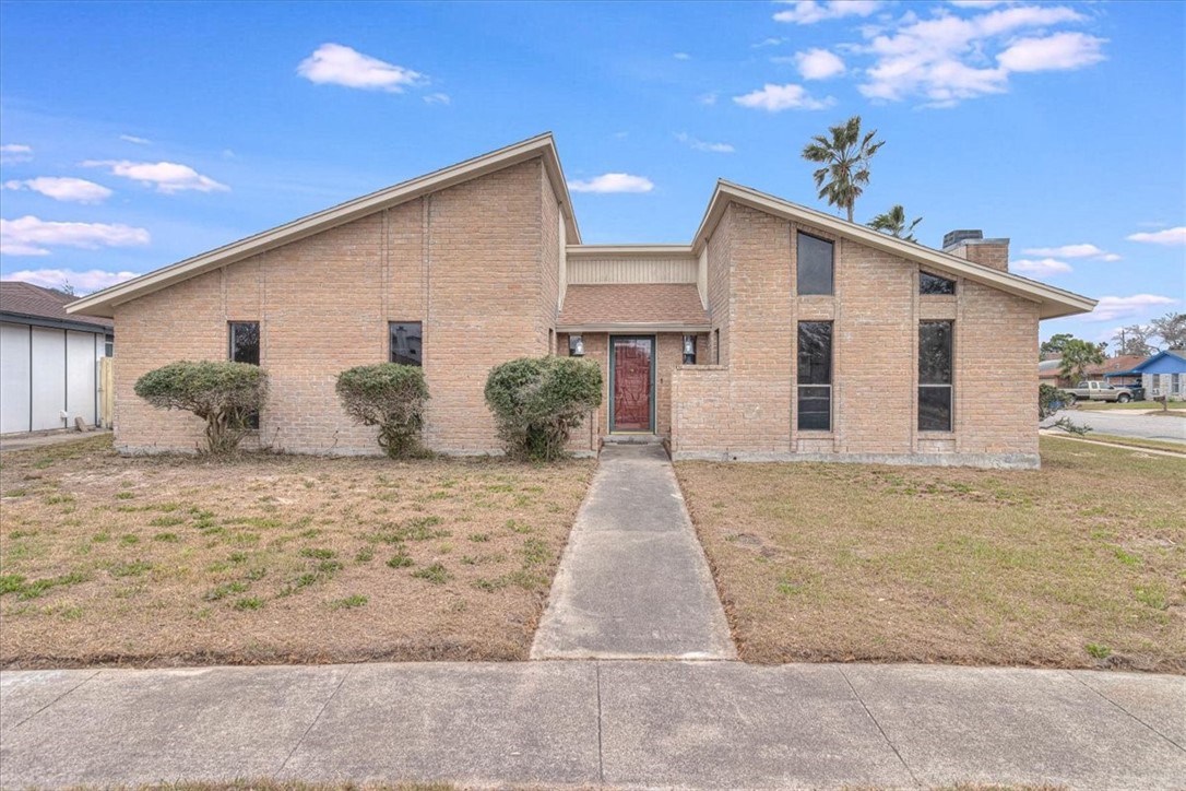 985 Crossbill St Property Photo 1