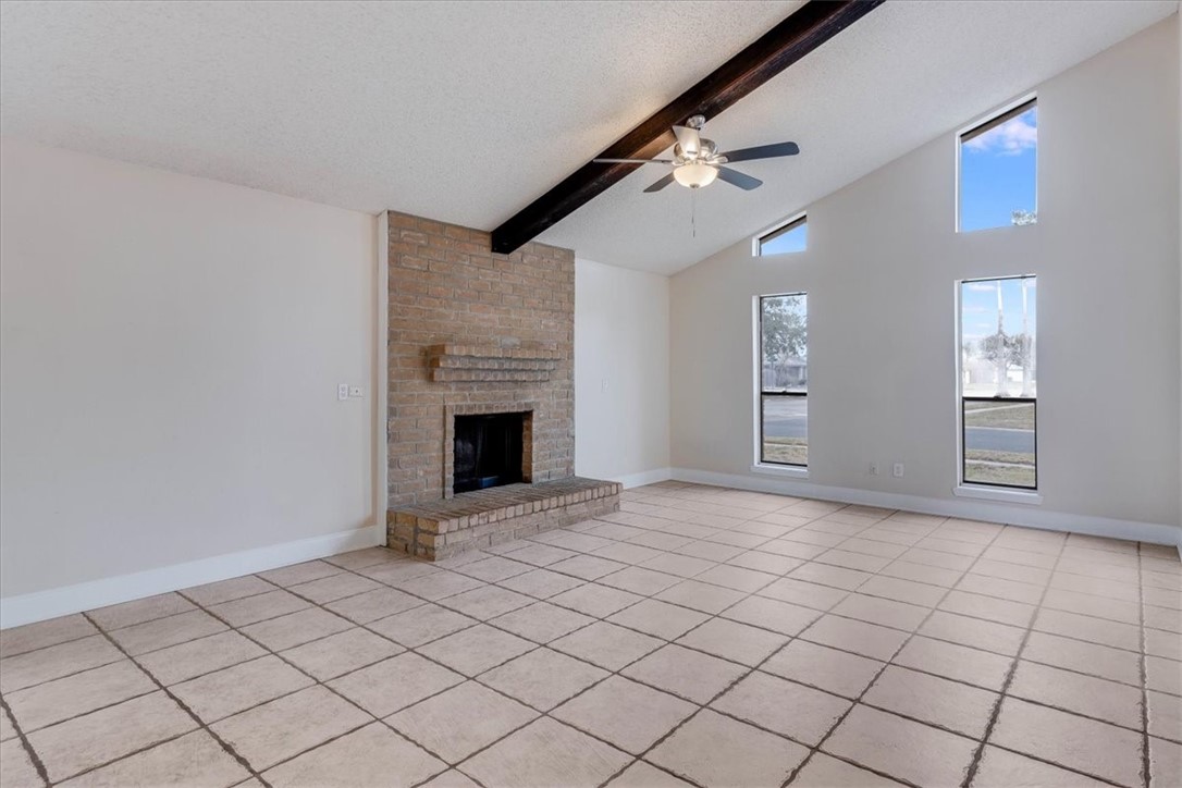 985 Crossbill St Property Photo 2