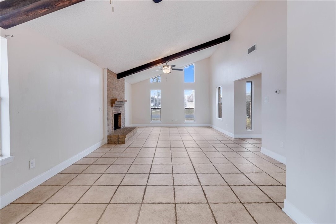 985 Crossbill St Property Photo 15