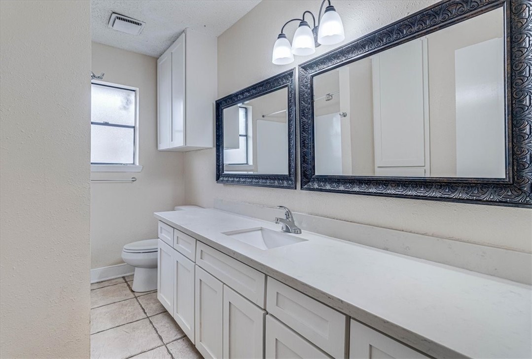 985 Crossbill St Property Photo 24