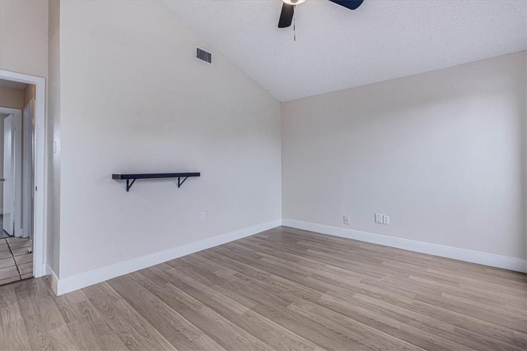 985 Crossbill St Property Photo 31