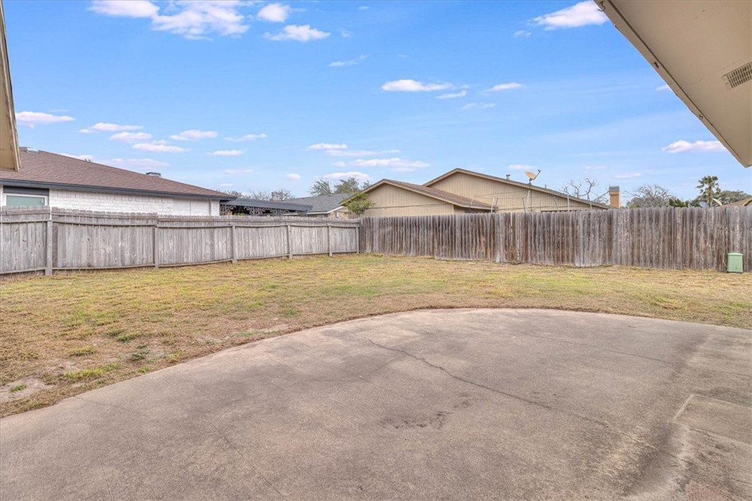 985 Crossbill St Property Photo 37