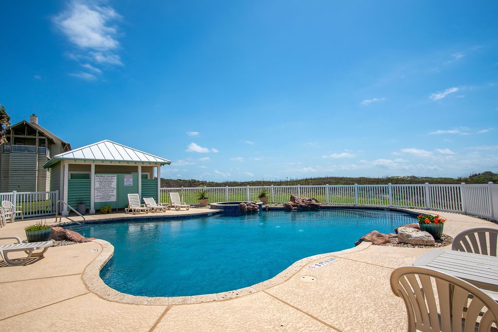 212 Keewaydin Property Photo 17