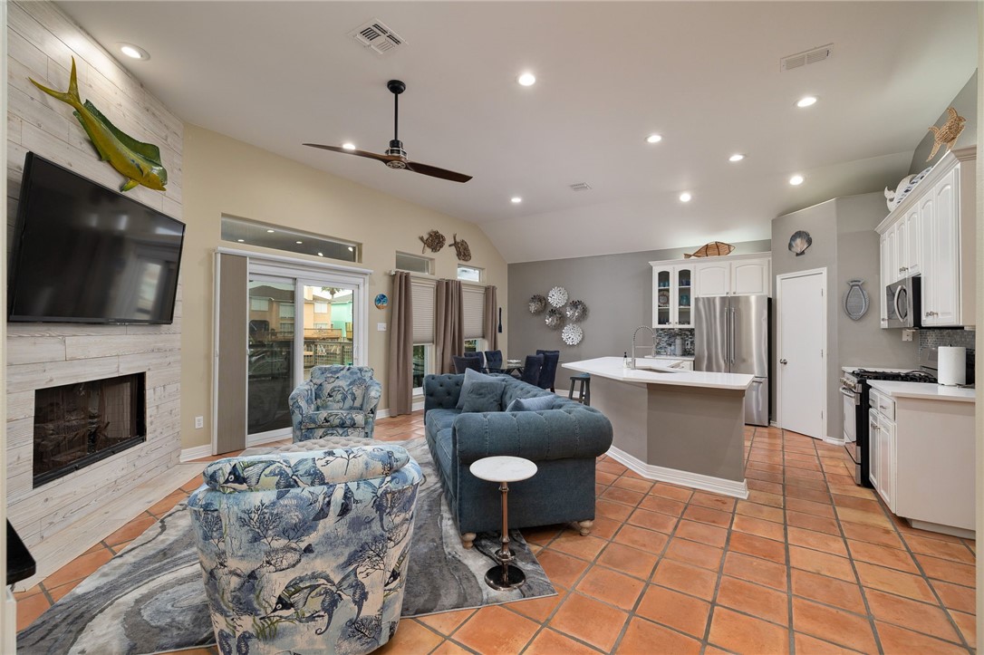 15329 Beaufort Ct Property Photo 5